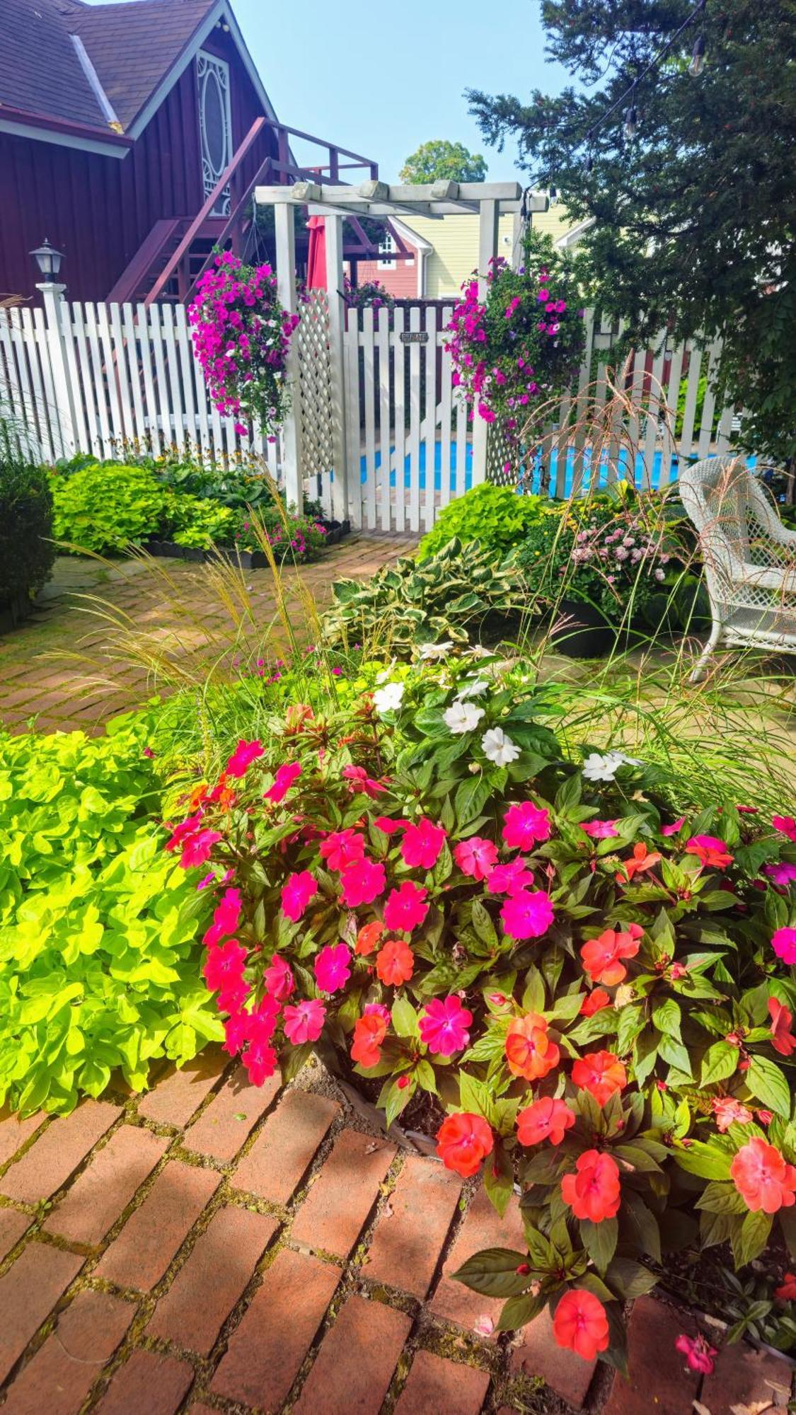 Historic Wilson-Guy House Bed & Breakfast Niagara-on-the-Lake Exterior photo