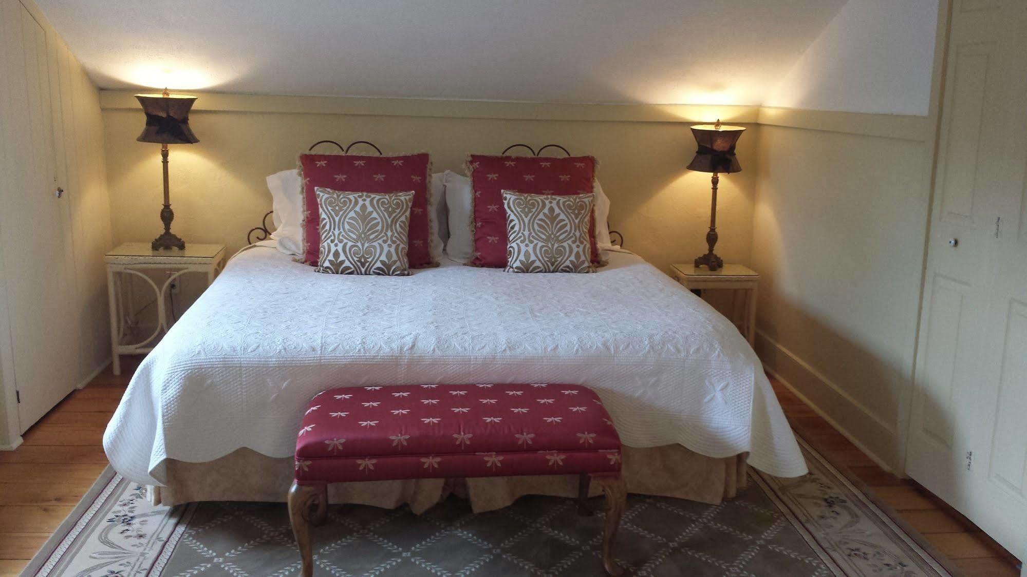 Historic Wilson-Guy House Bed & Breakfast Niagara-on-the-Lake Exterior photo