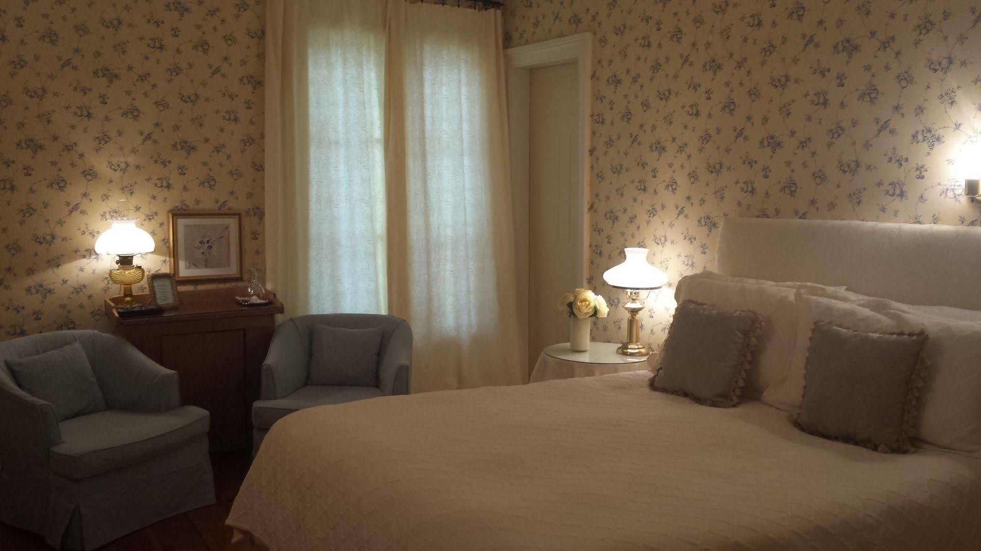 Historic Wilson-Guy House Bed & Breakfast Niagara-on-the-Lake Exterior photo