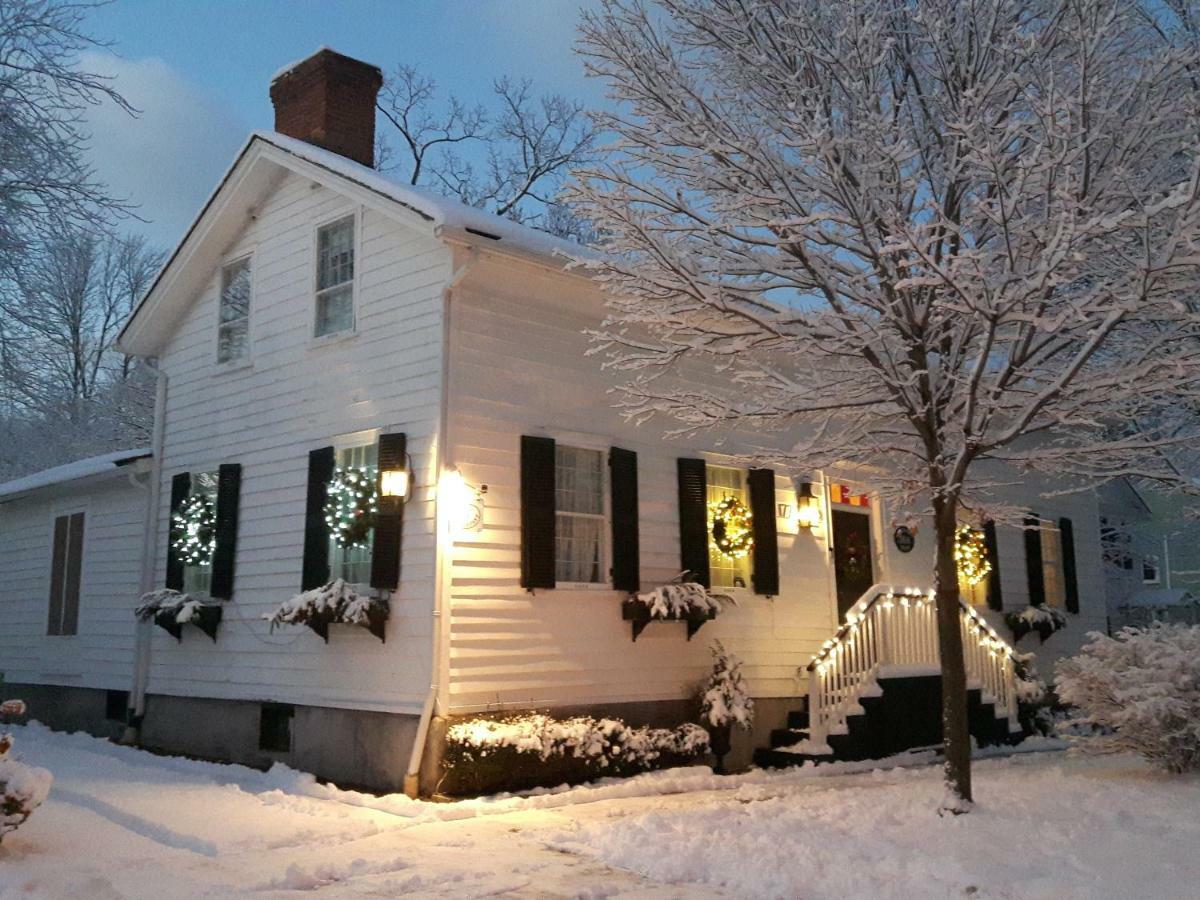 Historic Wilson-Guy House Bed & Breakfast Niagara-on-the-Lake Exterior photo